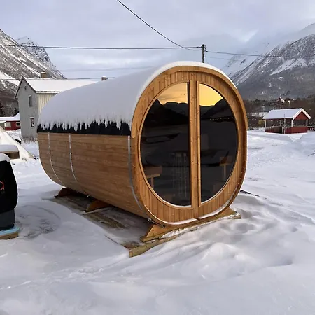 Alpan Apartments, Lyngenfjord * Olderdalen
