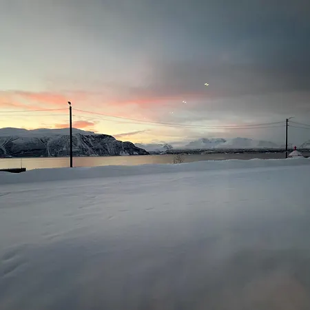 Alpan Apartments, Lyngenfjord 아파트 *